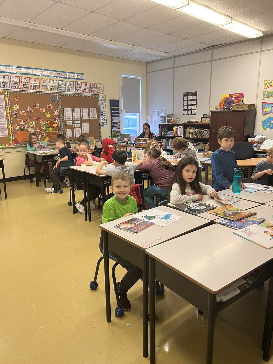 MrsBeaumaster's tweet photo. We had a Grrreat kickoff to our Read-A-Thon @Topsail_Elem We had Teri come and help read a story to the school, a school wide Drop Everything and Read and we had 2 classes win a book by correctly answering the  daily trivia question. #ReadingRocks https://t.co/FyJqRAt8TG