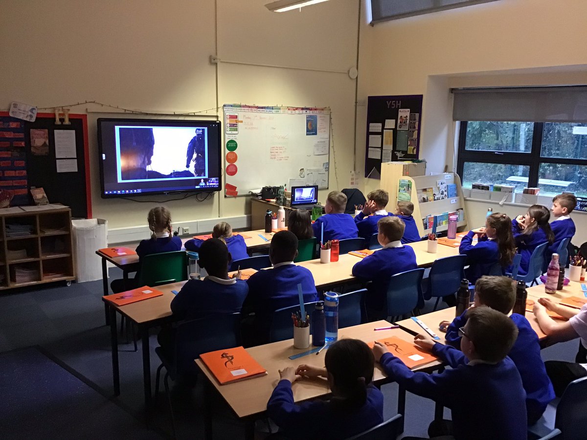 CanonYearFive's tweet image. Been treated to a virtual visit from Rhys who is a part of the RAF Space team! Rhys is talking to us about many aspects of his job and giving us many interesting facts! Did you know that the radar at RAF Fylingdales can see a tennis ball from 3000 miles away? 🌍👨🏻‍🚀 #CSPSSTEM