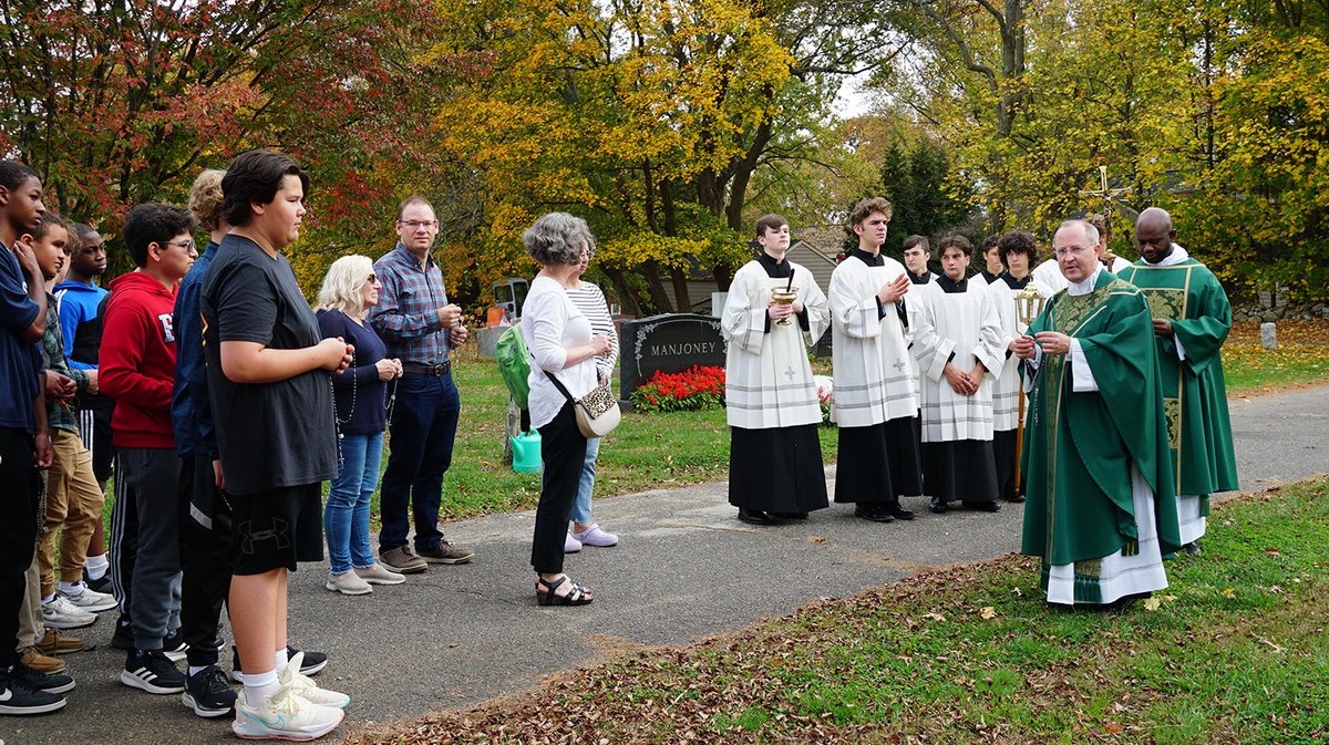 StCathTrumbull's tweet photo. Dozens of parishioners joined Fr Marcello yesterday to pray the Glorious Mysteries of the Rosary in Nichols Village Cemetery. November is dedicated to prayer for the faithful departed; they prayed for departed members of St. Catherine’s parish &amp; those buried in the cemetery. https://t.co/nFka5NIVrT