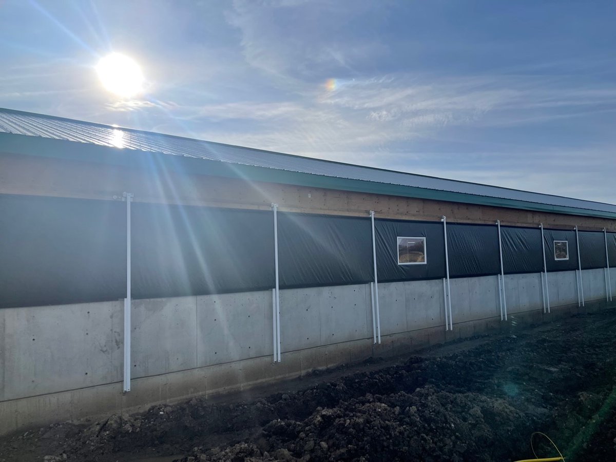SunNorthSystems's tweet photo. Check out this Knechtel Humane Hog Finishing Barn built by FGC Limited near Rostock, ON! This barn features 6 of our Altra-Seal Panels with windows & BXX H.D Linear Actuators. π #ontag #cdnag #hog #hogfinishing #hogbarn #sunnorth https://t.co/wx4WRXSOvJ