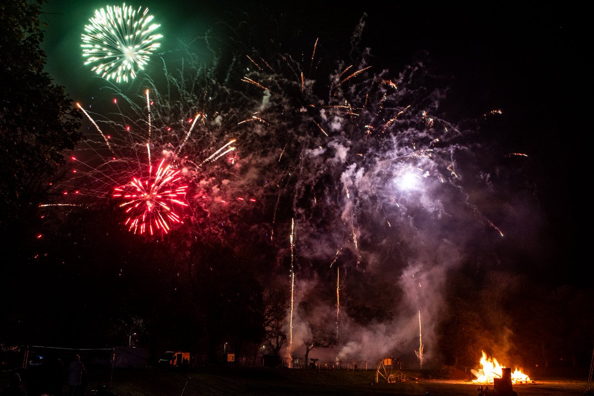 Skirgey's tweet photo. @CarlisleCC Satudays amazing Bonfire & Fireworks Display at Bits Park Carlisle. #carlisle #Cumbria #bonfire #fireworks #bitspark #merlinfireworks #fireworkdisplay https://t.co/uCCSe7gN42