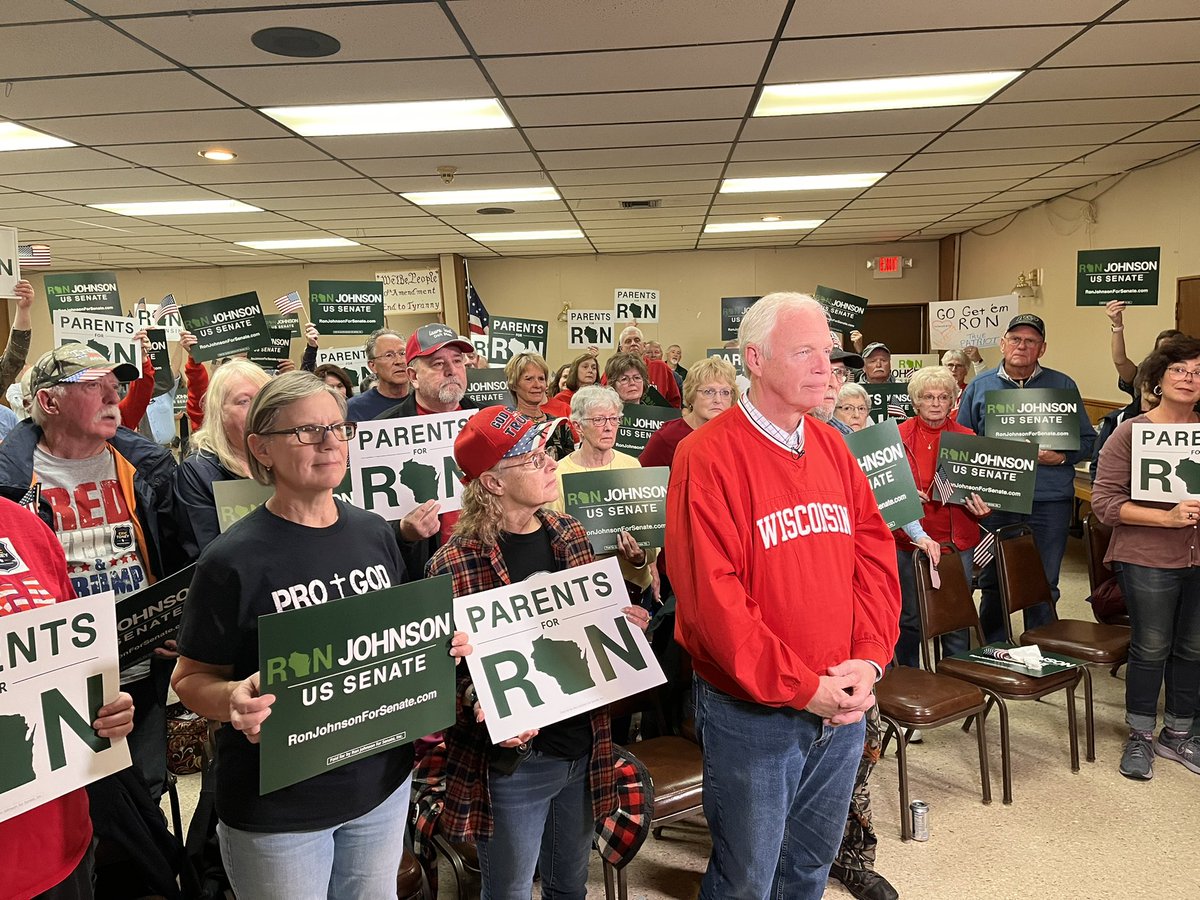 AddisonLavis's tweet photo. We’re in the homestretch folks. 

We’ve gotta leave it all on the field.

1 day til we re-elect @RonJohnsonWI. 🇺🇸

#RonsRoadTour #GreenWave https://t.co/jLA6aTaHOj