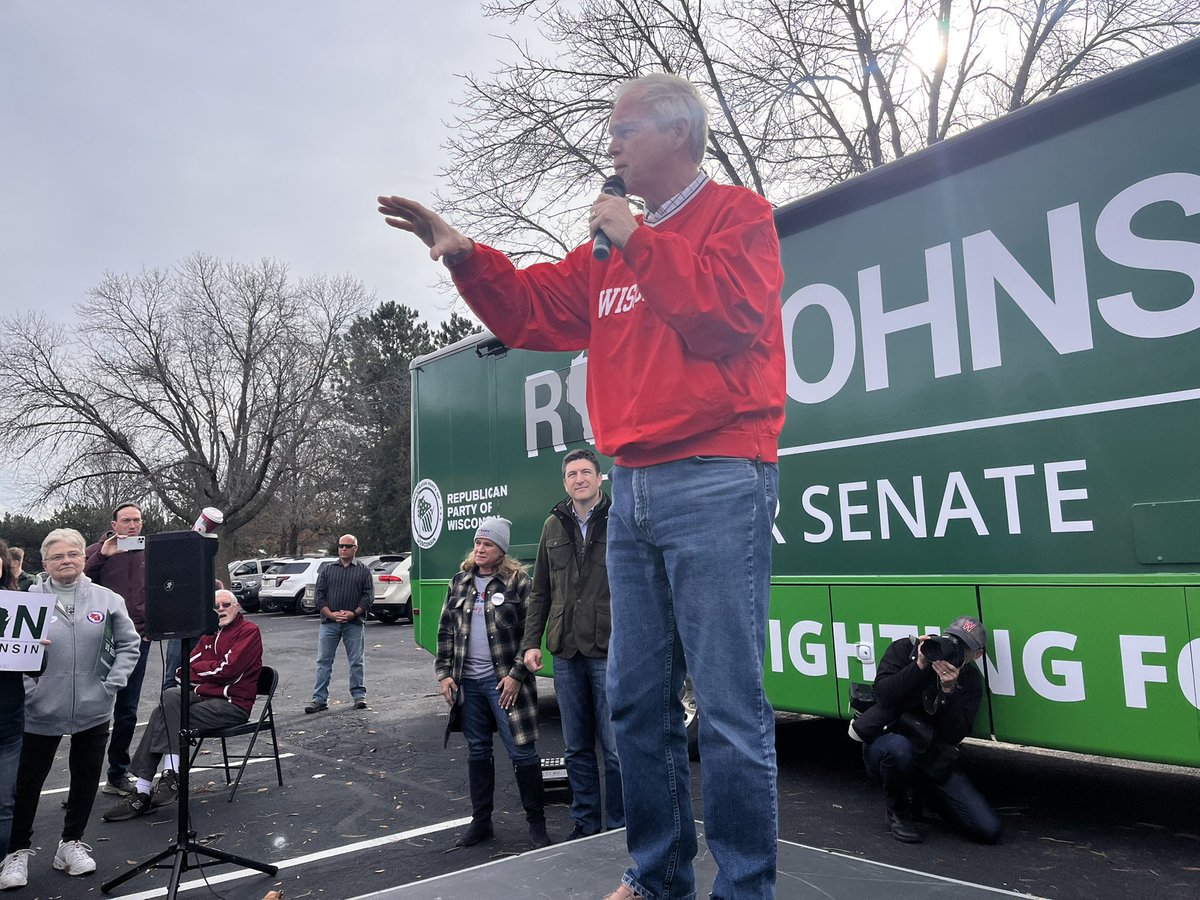 AddisonLavis's tweet photo. We’re in the homestretch folks. 

We’ve gotta leave it all on the field.

1 day til we re-elect @RonJohnsonWI. 🇺🇸

#RonsRoadTour #GreenWave https://t.co/jLA6aTaHOj