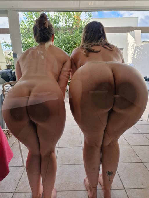 Ass on the glass 🤪🍑 Do you think you could handle two nice bootys at the same time? 🤤 Which one would