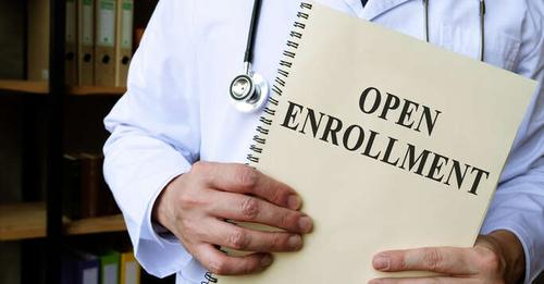 BBBBluegrassKY's tweet photo. @MedicareGov open enrollment is going strong. Please watch out for #scammers trying to trick you or your loved ones into giving out personal information or money to callers that are not affiliated with Medicare at all!  #StartWithTrust  https://t.co/crsjRLiYX0 https://t.co/VBRt31RqEE
