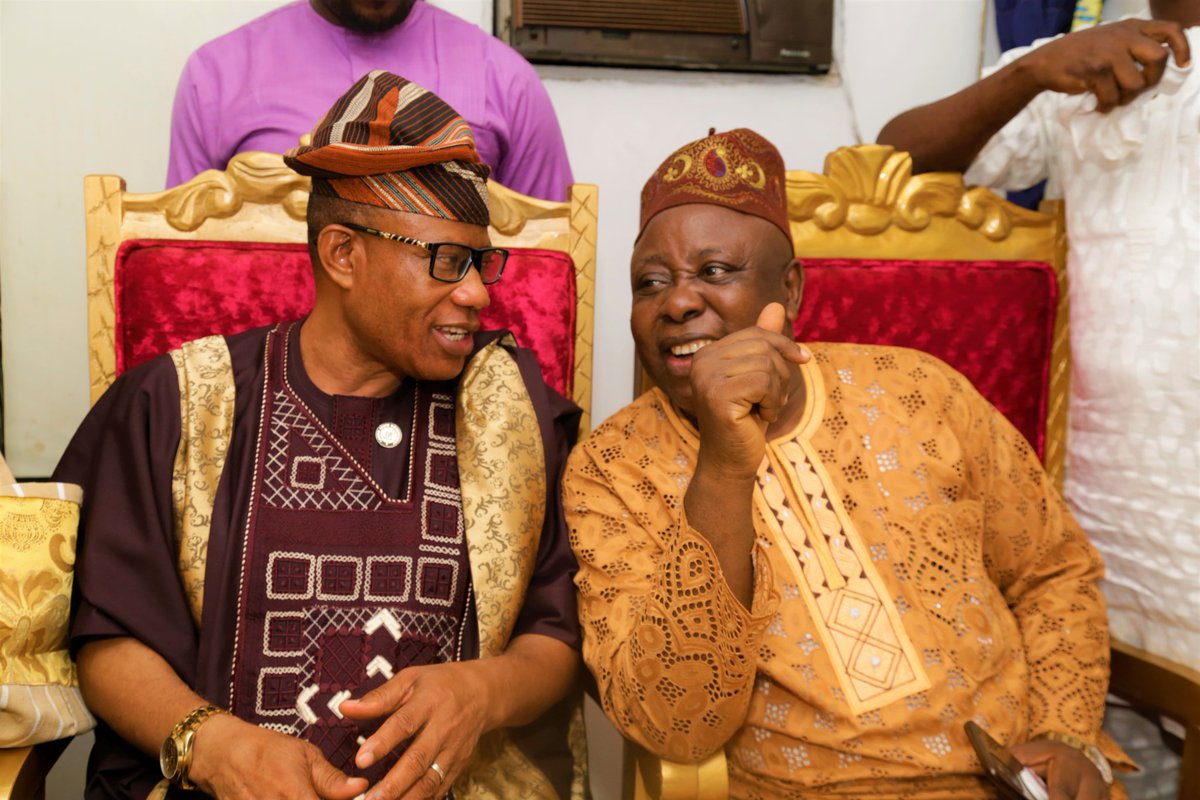 mlgca_lasg's tweet photo. Last weekend at Mushin LG, SA to MG #MrBabajideOlusolaSanwoOlu on LG&CA; Hon. Kayode Robert on behalf of #MrGovernor installed and presented the Staff of Office & Instrument of Appointment to Oba Tajudeen Ishola Odubiyi as the Onitire of Itire Kingdom.
#ForAGreaterLagos
#mlgca https://t.co/2OWObTPUWK
