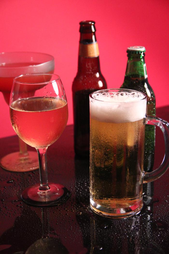 NCHStats's tweet photo. #QUICKSTAT Over the last two decades, the death rate from #alcohol induced causes more than doubled in rural U.S. counties, from 7 deaths per 100,000 in 2000 to nearly 16/100,000 in 2020. https://t.co/P5IulHK8Gb https://t.co/mryc0Pvvfd