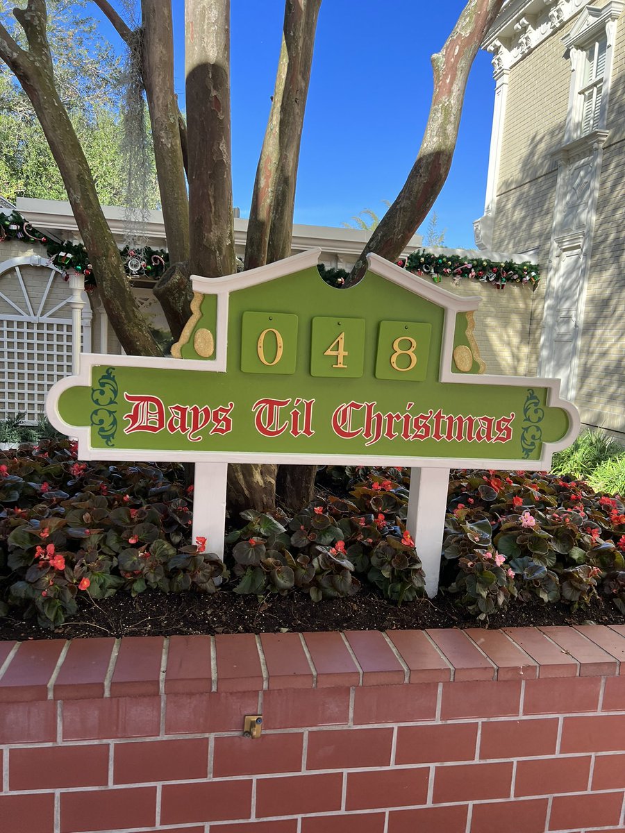 🌲🎅 Sean Truax 🎅🎄 on Twitter "RT WDWNT 48 days til Christmas! 🎄