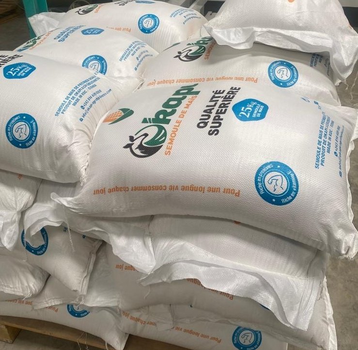 Bernard_bahati's tweet image. Comment peut-on acheter de la farine de marque #Ougandaise et #Rwandaise pour donner aux déplacés de guerre qui sont à Goma,
Pourtant la #RDC a déjà sa marque @OkapiAgro produit localement? 
Je ne comprends rien...