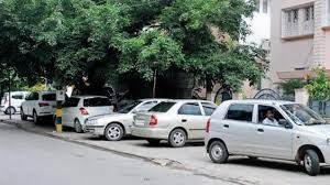 NammaWhitefield's tweet photo. @CMofKarnataka @BSBommai @BBMPCOMM @BBMPAdmn @ITDPIndia @irc_delhi @MoHUA_India @HardeepSPuri @MORTHIndia @nitin_gadkari @WRIIndia @WRICitiesIndia @UNRSC @THINKgovuk @Pedestr_Safety @WVSafeSeenSure @SafetyAtStreets @footpath_india @myFootpath @Footpath_Org @thefootpaths @UN_RSF 3/n Footpath shd be freed of encroachments such as vehicle/bike parking, shops, auto stands... which force pedestrians to walk on road
Strict enforcement reqd @jointcptraffic @blrcitytraffic
Pls follow HC directive!
#PedestrianSafety #ClearFootpaths
https://t.co/lEHAkTFwYs https://t.co/aEkUqQlhgu