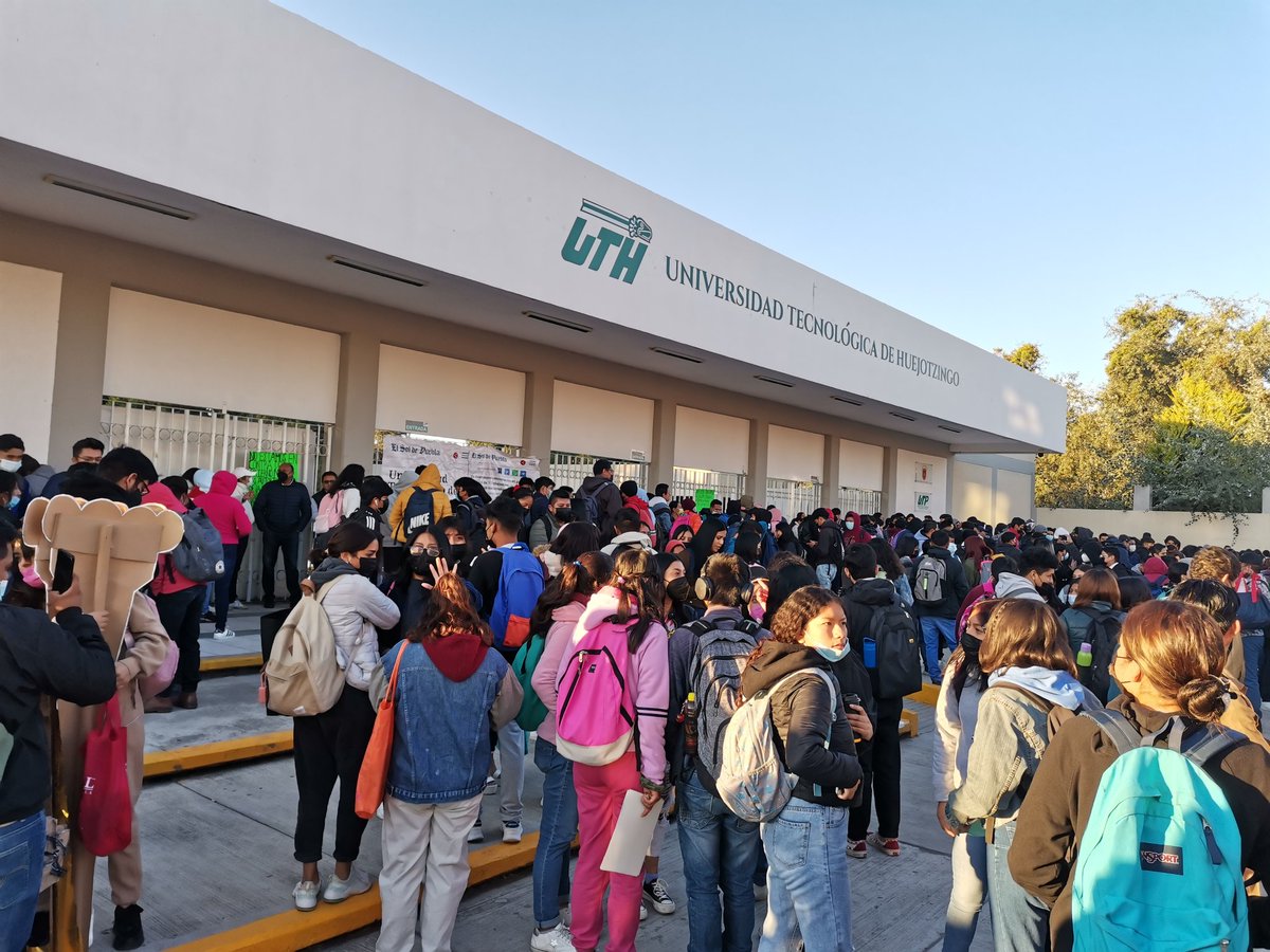 CentroDigitalN's tweet image. Personal académico de la Universidad Tecnológica de #Huejotzingo realiza paro de labores, exigen destitución del rector Fiacro Torreblanca 👇🏻😱💥 #UTH