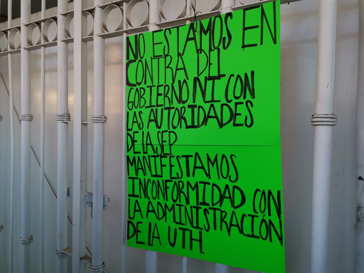 CentroDigitalN's tweet image. Personal académico de la Universidad Tecnológica de #Huejotzingo realiza paro de labores, exigen destitución del rector Fiacro Torreblanca 👇🏻😱💥 #UTH
