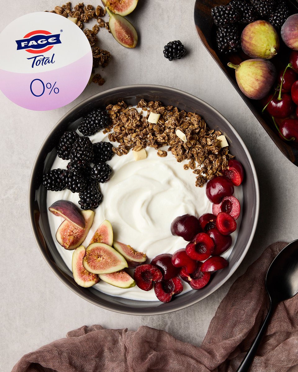 FAGE_UK's tweet photo. Such creaminess can only be delivered by FAGE Total yoghurt... And with the 0% it’s surprisingly fat free, naturally rich in protein and delivers a delicious bowl
https://t.co/oGnsCSirIy
#Greekyoghurt #yoghurtbowl #figs #proteins #healthyeating
#FAGETotal #EndlessPossibilities https://t.co/yJuJ2ceeEc