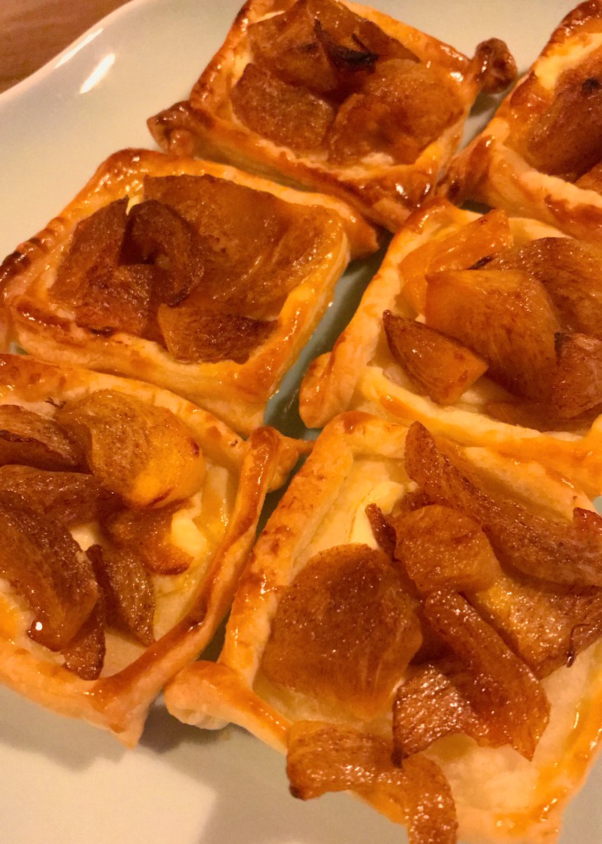 庭で採れた柿で柿パイ作りました🥧
っあー😫nft関係ないっ笑
#美味すぎる