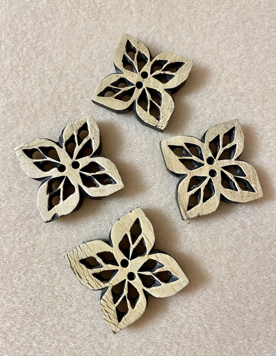 BySupply1's tweet image. 4 Vintage 25mm large square 2 holes 2 tone wood buttons lot of 4 by BySupply tuppu.net/118068cd #bysupply #SquareButtons