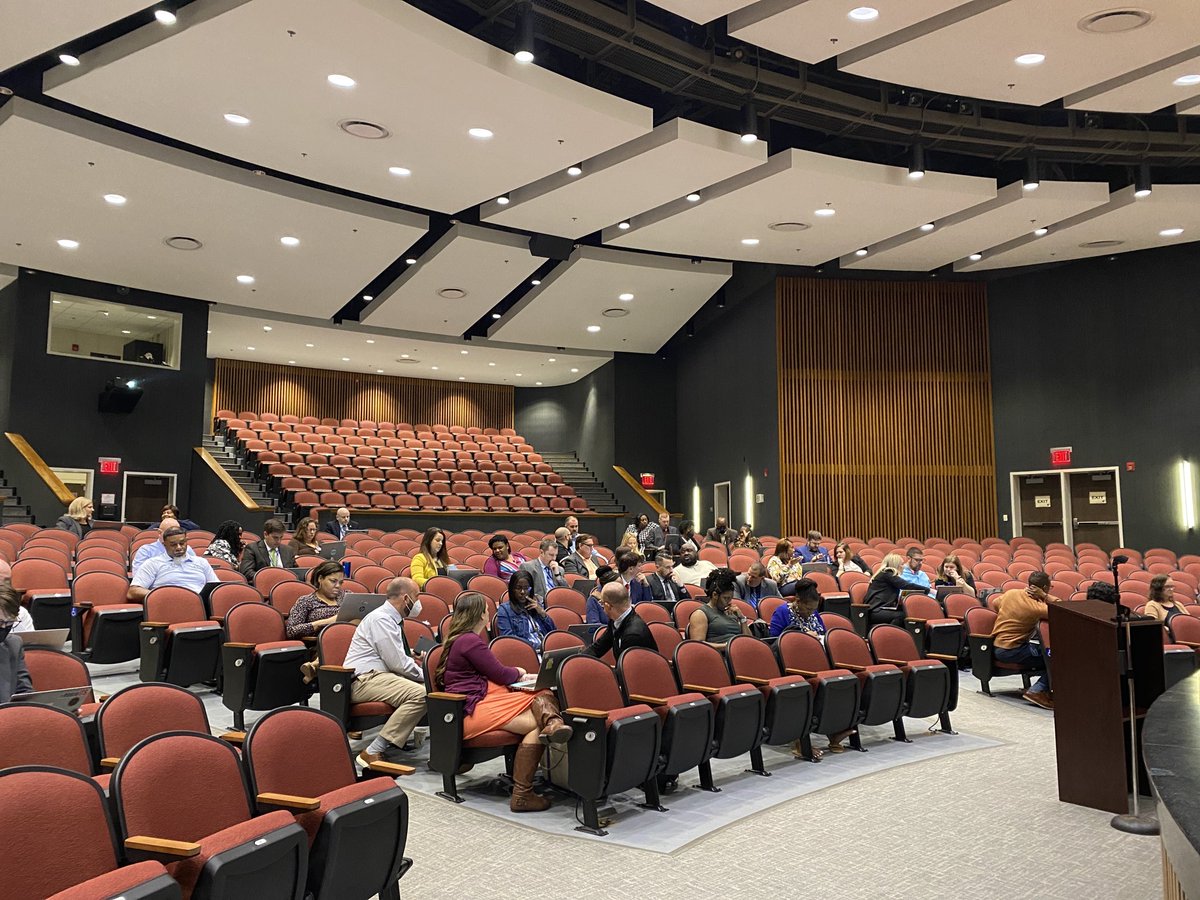 So excited to talk instruction with the secondary assistant leaders! Thanks <a href="/Emily_Stains413/">Emily Stains</a> for leading a great session. #oneccps