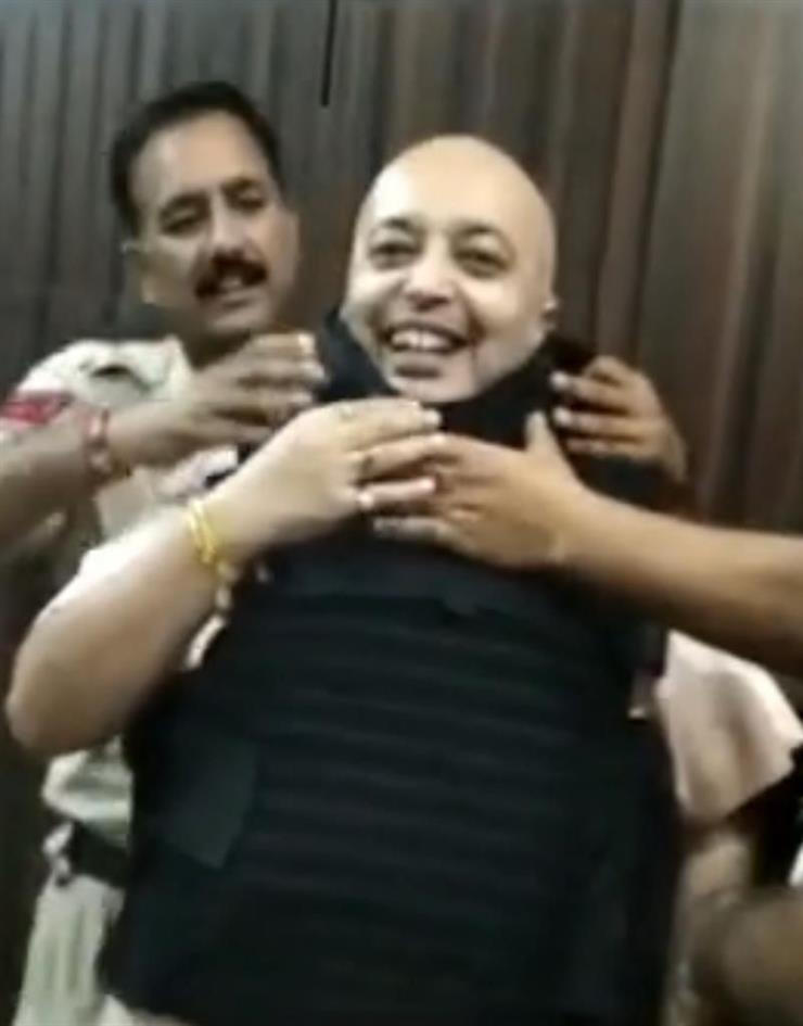 ਜਦੋਂ ਆ ਗਈ ਓਦੋਂ ਜੈਕਟਾਂ ਨਈ ਦੇਖਦੀ ।।।।।।।।
