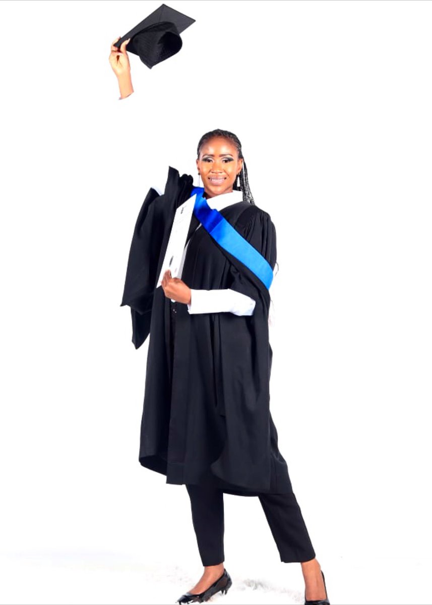 Orara91436129's tweet image. Bathong a whole Honours Graduate 🤭🥰👩🎓. A whole Curriculum Developer ❤️🔥🎓#curriculumdeveloper
Lord I’m grateful for your love and protection 🙌🏽
