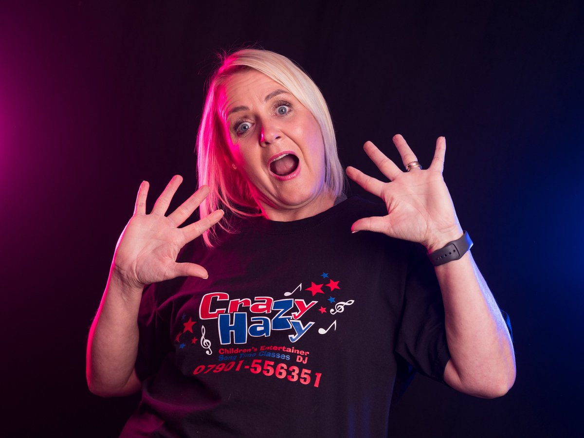 Sunbury Crazy Hazy Christmas Party SOLD OUT in less than 72hours 

Still time to get the other dates 😬😬
crazyhazy.co.uk/tickets 

Song Time is back this week 🎉

I hope to see you soon 👍🏻