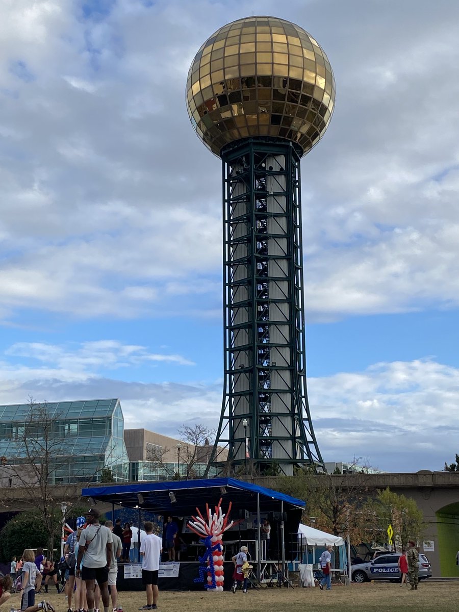 Thanks, ⁦@SullyWVLT⁩ and all of ⁦<a href="/wvlt/">wvlt</a>⁩ for supporting the Race Against Cancer benefiting Thompson Cancer Survival Center! It was a great day of celebrating the survivors and remembering our loved ones lost. Thanks for emceeing! ⁦<a href="/CovenantHealth/">CovenantHealth</a>⁩