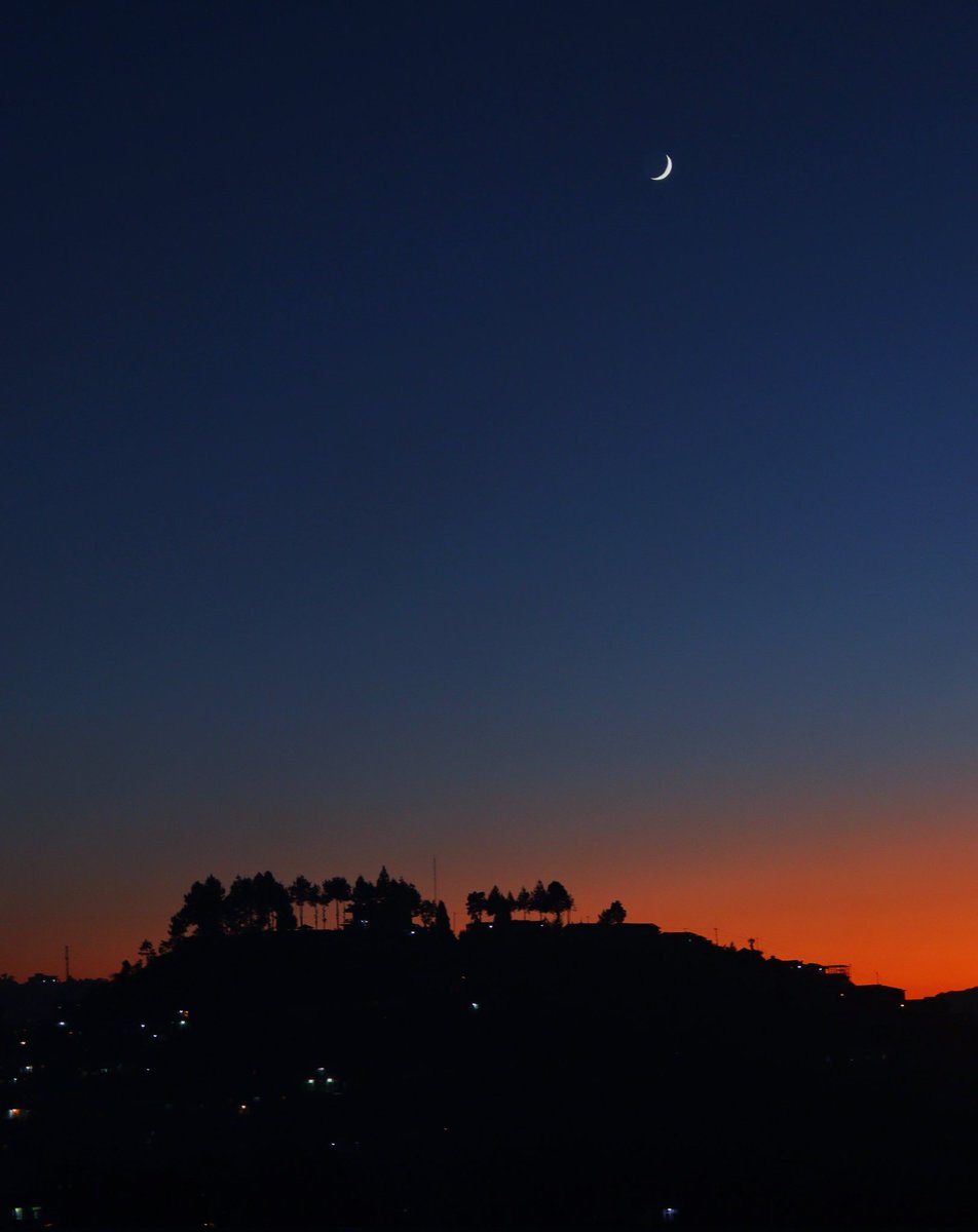 Kenei___'s tweet photo. The serene beauty of the golden hour. 

The twilight moment before the dead of the night at #Zunheboto #Nagaland https://t.co/uyZpTAn9IC