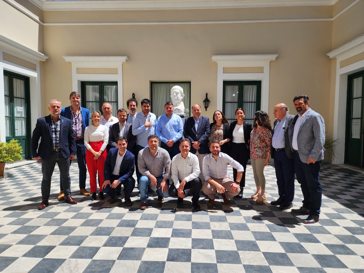 fonred_ok's tweet photo. ¡Fonred sigue expandiéndose!
.
✅Mantuvimos un enuentro en la Casa de San Juan de Buenos Aires. Profundizamos la agenda para la inclusión de todas la pymes. Representantes de las provincias de Misiones, Catamarca, Neuquén, y @CFI_Argentina  se suman a nuestra mesa de trabajo.🔽 https://t.co/0Dyd6otQWn