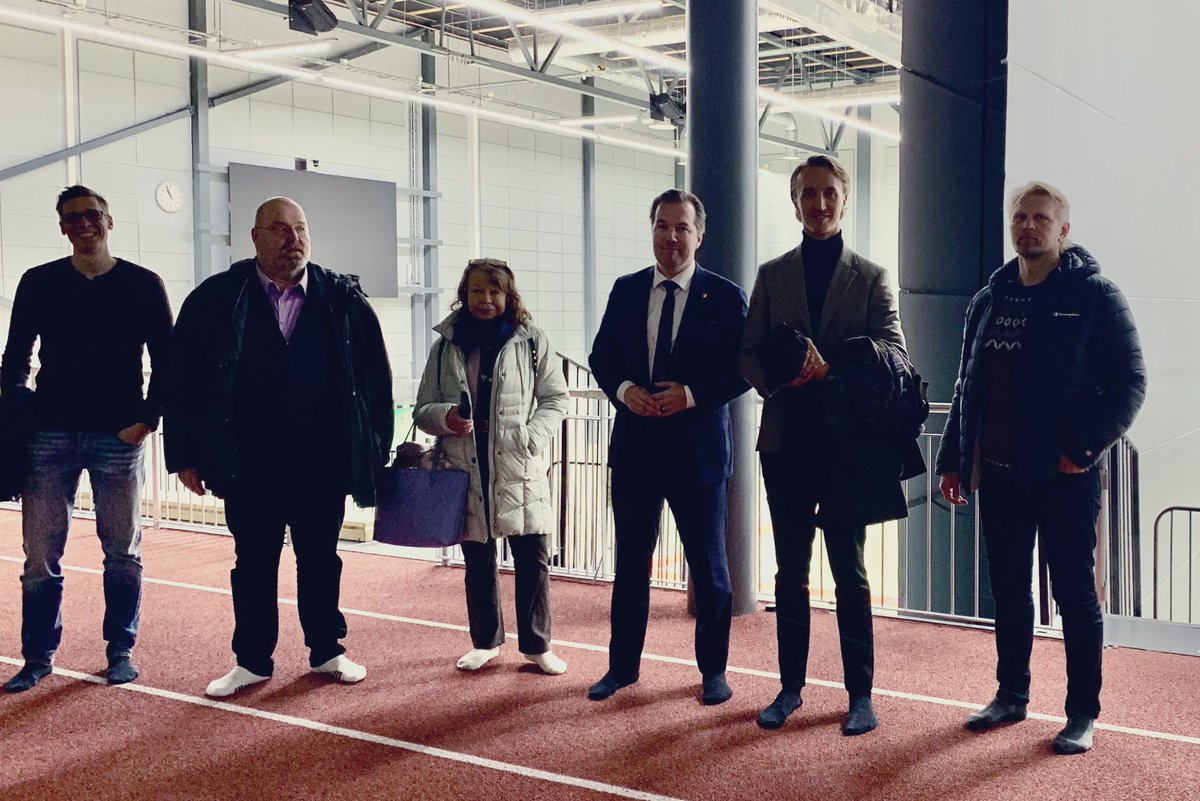 Saimme Akaaseen vieraiksi Pirkanmaan kansanedustajia. Kohteena mm. uusi Akaa Areena ja tutustuminen ukrainalaisten valmistavaan opetukseen. Kiitos mukavasta visiitistä ja tervetuloa uudelleen. <a href="/markoasell/">Marko Asell</a> <a href="/PiaViitanenSDP/">Pia Viitanen</a> <a href="/IlmariNurminen/">Ilmari Nurminen</a> #Akaa #Pirkanmaa
