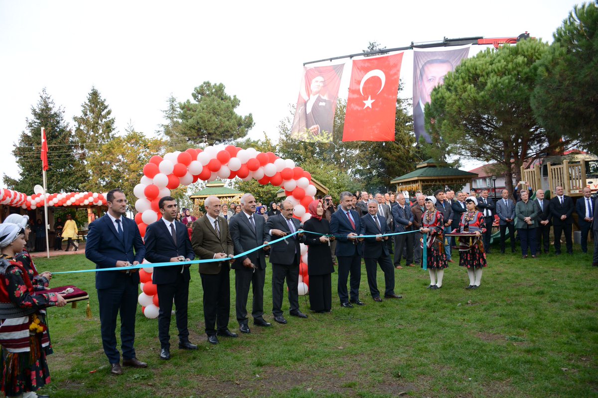 hbfettahoglu's tweet photo. Toprak Ana Köy Yaşam Merkezimizin açılışını, Sn. Cumhurbaşkanımızın çevrim içi katılımıyla gerçekleştirmiş olmanın gururu ve mutluluğunu yaşıyoruz. Şehrimize, köyümüze ve büyük eğitim ailemize hayırlı uğurlu olmasını diliyorum.
@tcmeb https://t.co/LzGYWGrDPj