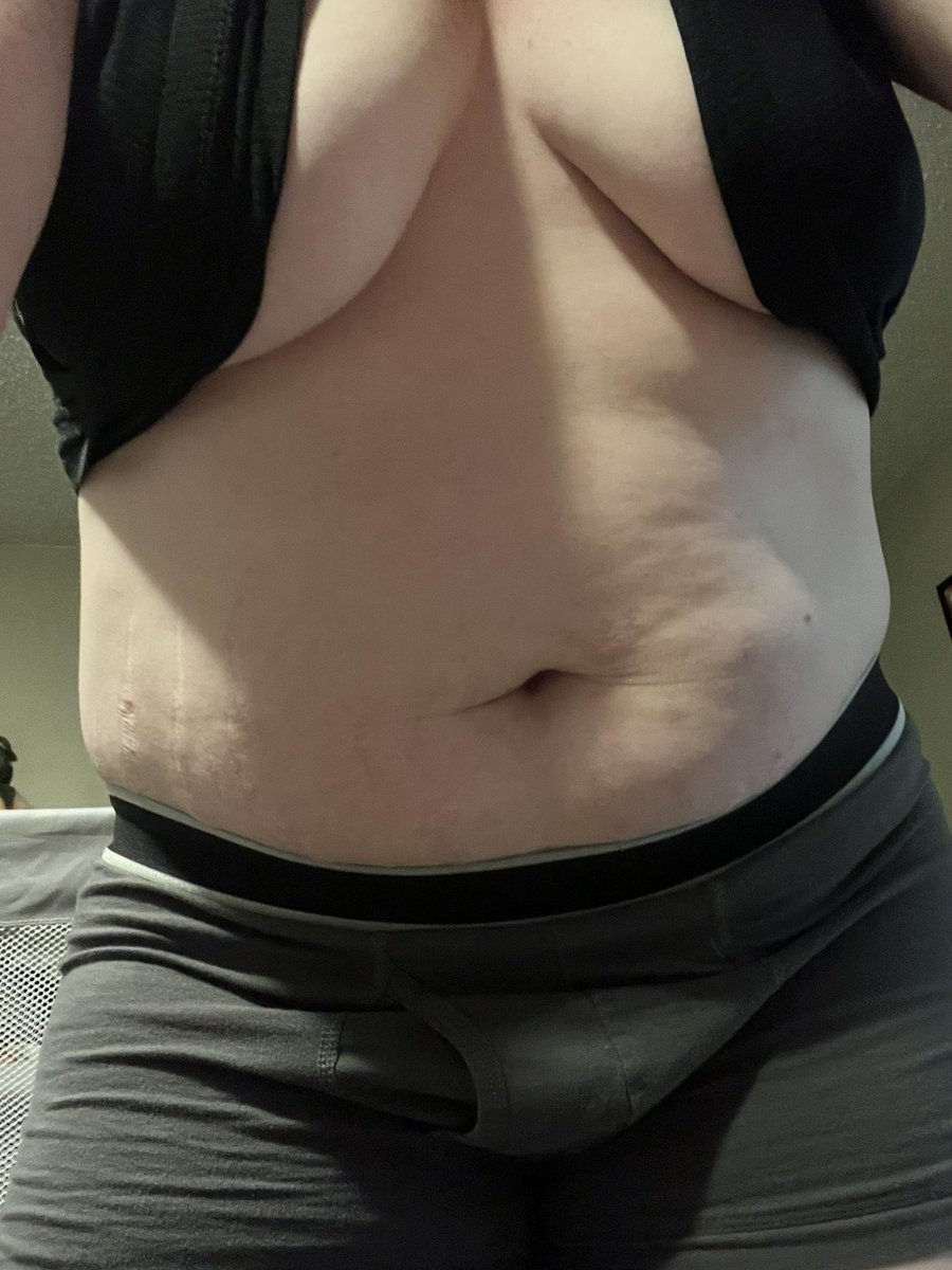 VickieSmith_OF's tweet photo. Super proud of my #Milf body! 
Anyone who wants to see what the rest looks like without my comfy clothes on should go to my #Free #OnlyFans https://t.co/p6RGzgMYGl

#Underboob #Boxers #Tease https://t.co/pNRXvURlJQ