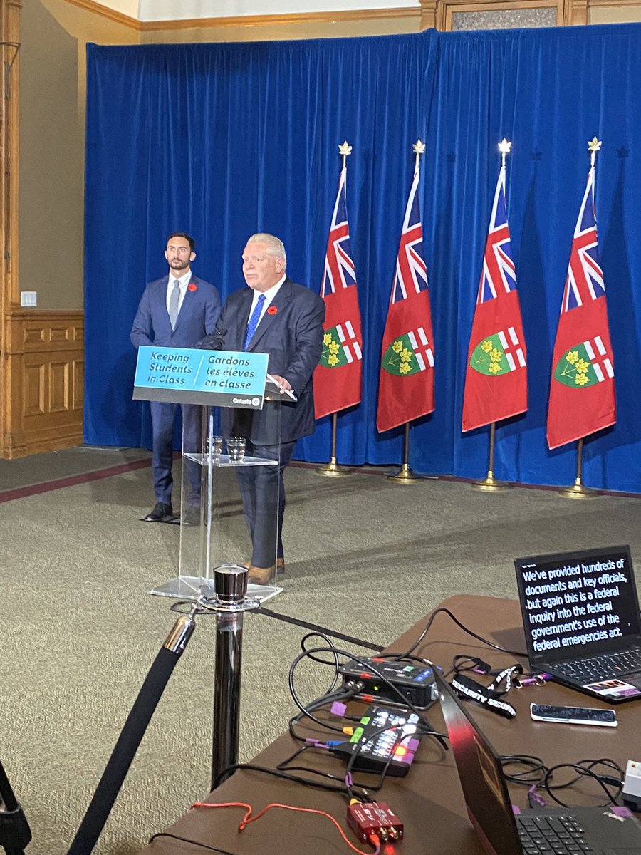 emgpelletier's tweet image. Le journaliste @CharliePinkerto demande au premier ministre Doug Ford d’expliquer son refus de témoigner devant la Commission sur l’état d’urgence. Sa réponse est écrite en bas de la photo, à droite. #onpoli