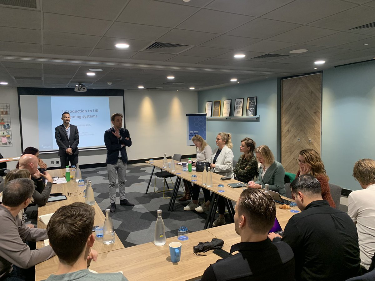 Start of module 6 Urban International Development of the <a href="/MCDopleiding/">MasterCityDeveloper</a>  with <a href="/WJVerheul/">WJV</a> and Aksel Ersoy with a lecture of Prof Gavin Parker &amp; Dr Emma Street. Later today off to #CanaryWharf and #batterseapowerstation