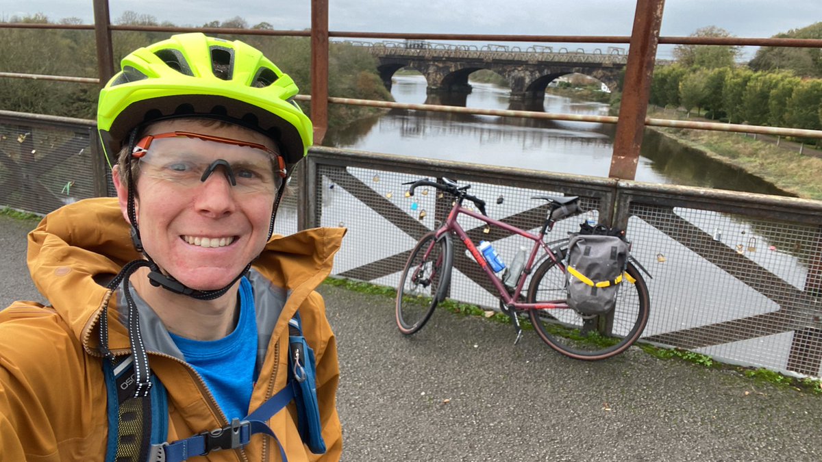 dnaxe's tweet image. En-route to @TheEAUC @greengowns, with mega 225 km cycle ride Lancaster - Loughborough.