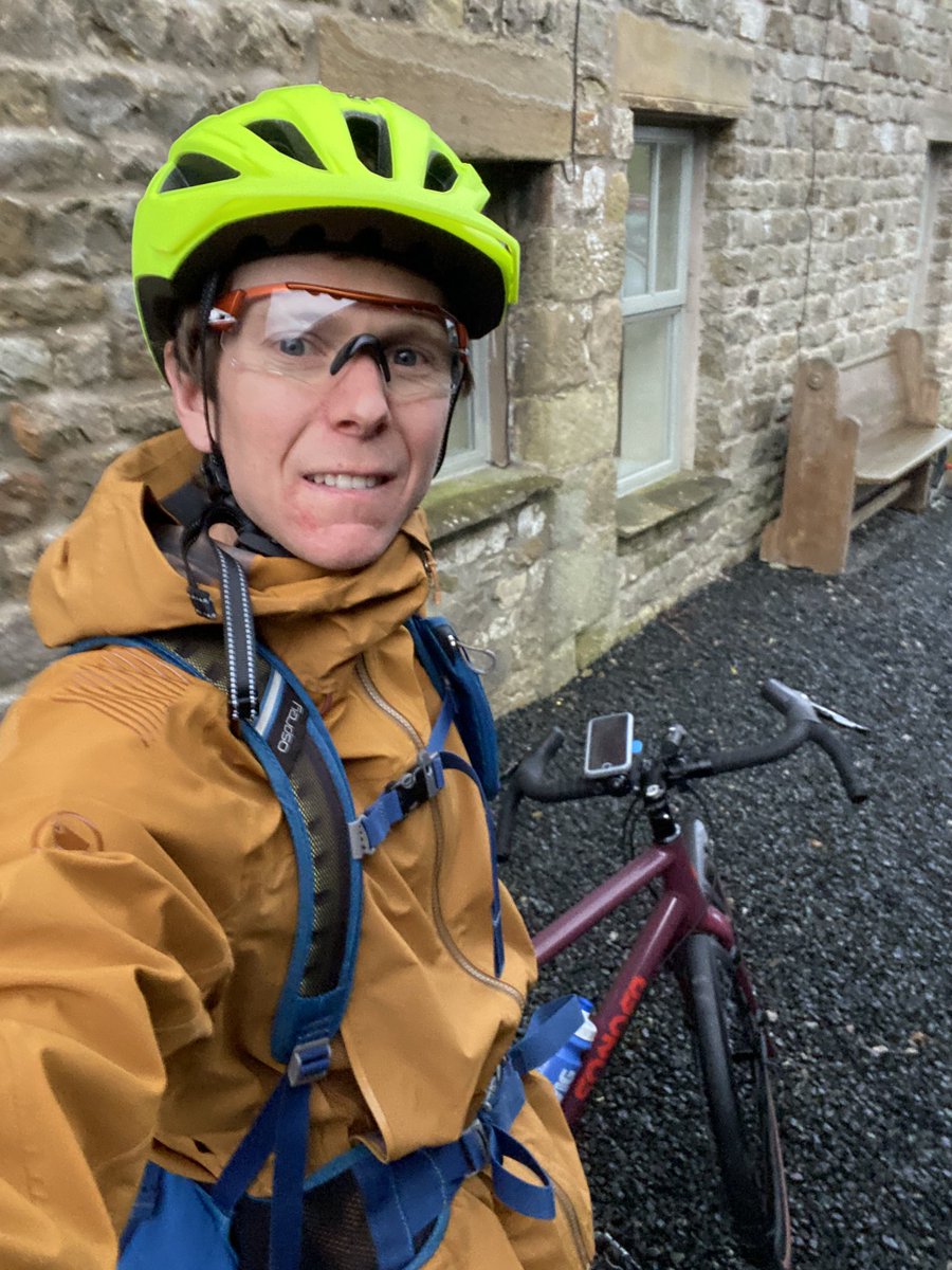 dnaxe's tweet image. En-route to @TheEAUC @greengowns, with mega 225 km cycle ride Lancaster - Loughborough.