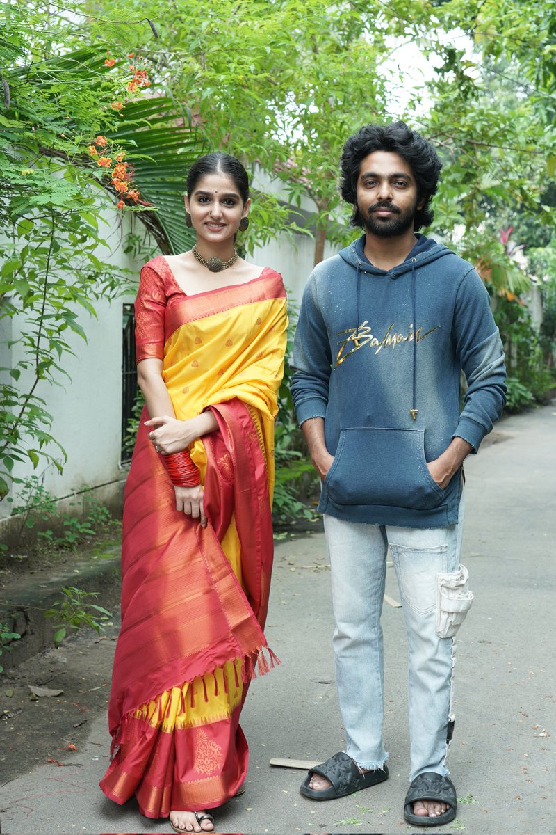 idiamondbabu's tweet photo. .@DisneyPlusHS Presents @KavithalayaaOff #ProdNo1 KickStarted With Pooja
@gvprakash @AnaswaraRajan_
Dir @udaymahesh2
#Pushpakandaswamy #UkSenthilkumar @editorkishore @sivayadav5676 @HeshamAWMusic @subbu6panchu @Danielanniepope @pradeep_rayan @mathanmohan25 https://t.co/SIqzHgEter