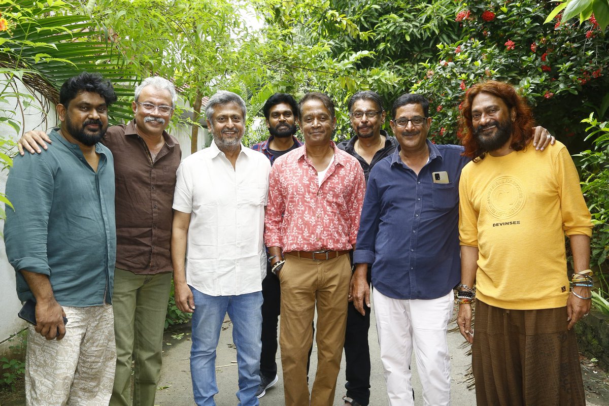 filmistreet's tweet photo. .@DisneyPlusHS Presents @KavithalayaaOff #ProdNo1 KickStarted With Pooja
@gvprakash @AnaswaraRajan_
Dir @udaymahesh2
#Pushpakandaswamy #UkSenthilkumar @editorkishore @sivayadav5676 @HeshamAWMusic @subbu6panchu @Danielanniepope @pradeep_rayan @mathanmohan25 @onlynikil https://t.co/n7EFlAfdsU