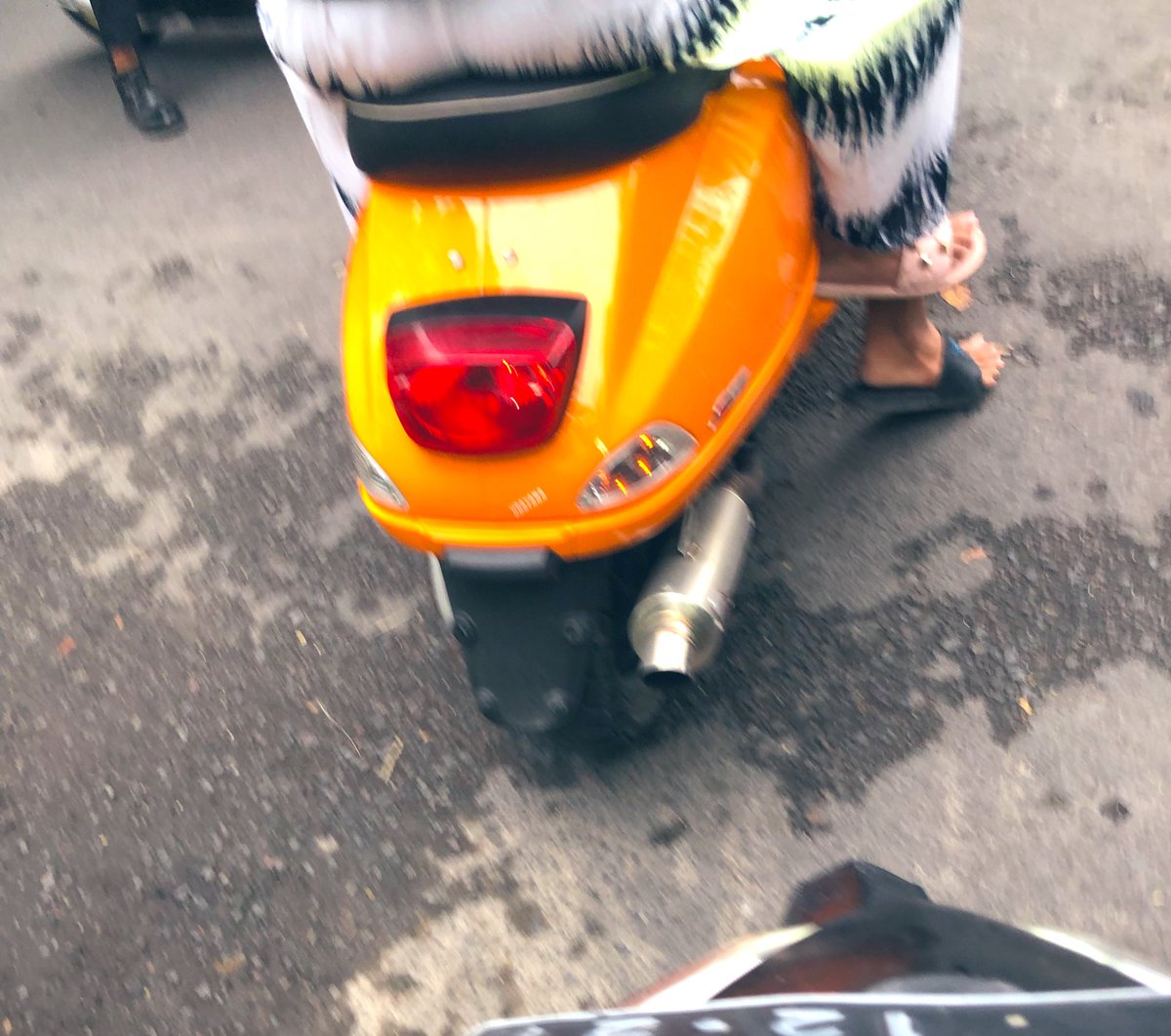 Khe kalo punya vesmat harus brisik gini apa tetep standar aja? AKU GX IRI Y NANYA AJA