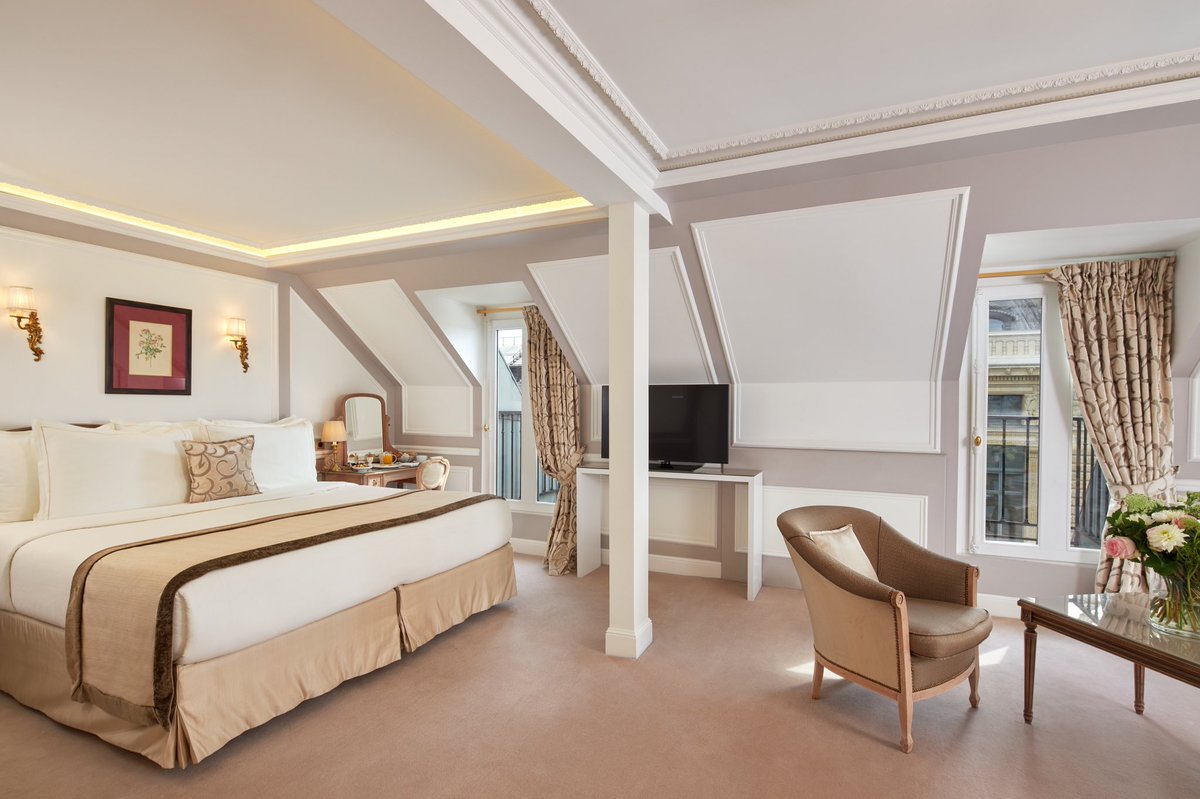 [Room] – Spend a weekend under the roofs of Paris, book room 615
•
[Chambre] – Passez un weekend sous les toits de Paris, réservez la chambre 615
•
•
•
#hotelreginaparis #leshotelsbaverez #ThePreferredLife #view #frenchtradition #room #paris #iloveparis #cityoflove