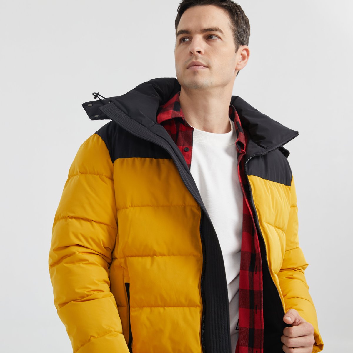 Wind, rain, and snow resistance; thickened stand collar design; and durable fabrics designed for the unpredictable and harshly cold season.

#orolay #orolayofficial #pufferjacket #windproofcoat #winteroutfits #recycledmaterial #mencoat #winterjacket