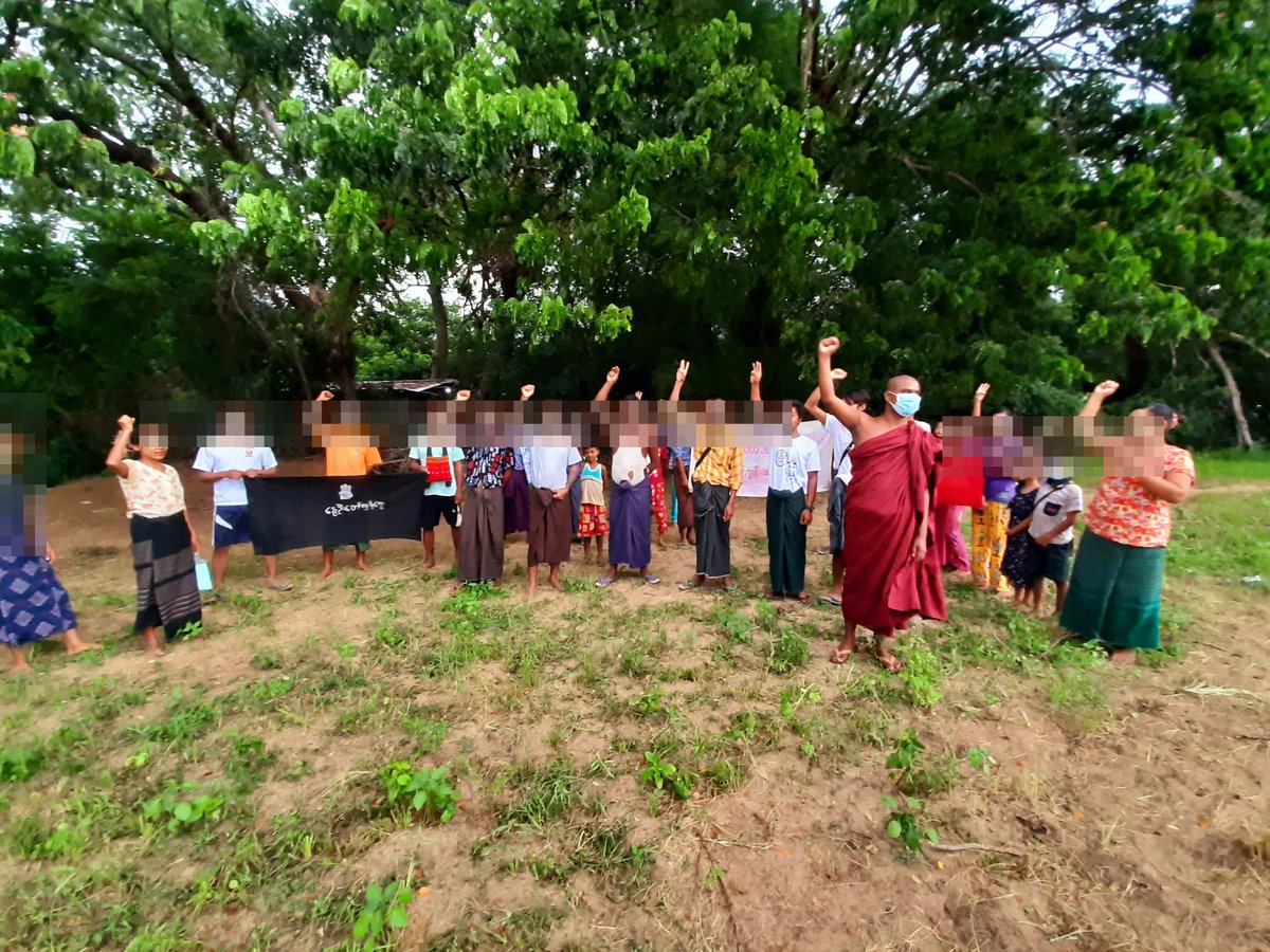 Wamtha2021's tweet photo. အကြမ်းဖက်စစ်အာဏာရှင်ကျရှုံးရေးအတွက် ချီတတ်သပိတ်မှောက်ခဲ့ကြတဲ့ ပြည်ကြီးတံခွန်သပိတ်...

#WarCrimesOfJunta 
#LegalizationOfNUG 
#WhatsHappeningInMyanmar 
#Nov7coup 
#pyigyitagonstrik 

#အရေးတော်ပုံအောင်ရမည် 

#အဂ္ဂဝံသ https://t.co/w9YRI5ibbS