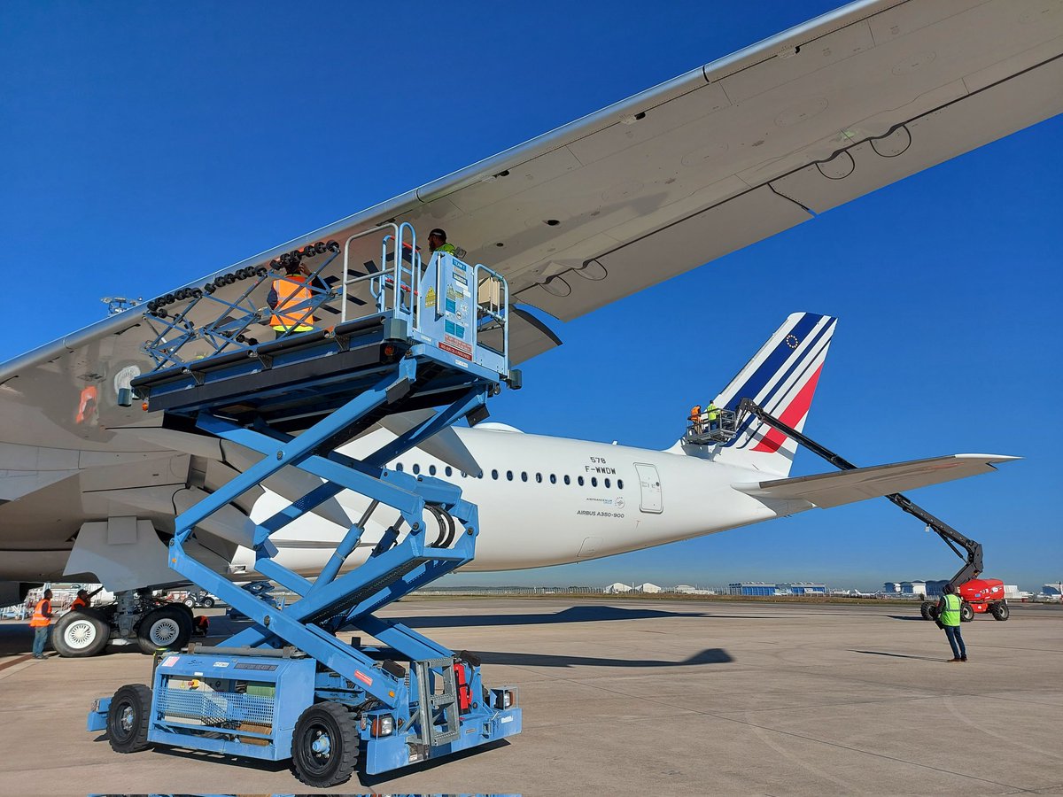 A318111's tweet photo. π Today the delivery process of #A350 Msn578 is starting at @Airbus delivery center in π #Toulouse.
This is the 20th A350 for @airfrance π€©. To be registered #FHTYT and named @Angers
@BLechardoy @BadreJerome @CAlloing @landais_cedric https://t.co/7NEVz3Hm8a