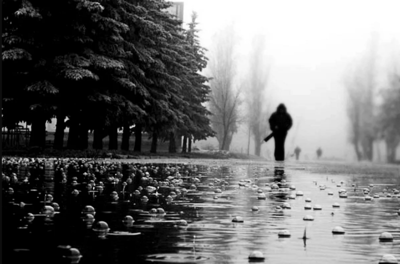 Дождь одиночество. Грустный дождь. Одиночество под дождем. Ливень одиночество. Дождь шел уже несколько дней кряду мелкий