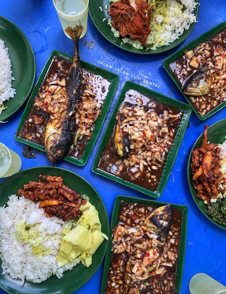 MalaysianFoods's tweet photo. Restoran ikan bakar best dekat Kuala Lumpur!

Warga KL dan selangor Ini lah tempat lunch paling best kalau nak makan ikan bakar, ayam bakar, sotong bakar paduuuuuu! Isi ikan bakar yang cukup ‘juicy’ dicicah bersama dengan air asam memang bikin ramai ketagih!.

Pak Din ikan bakar https://t.co/pk5meTc5qK