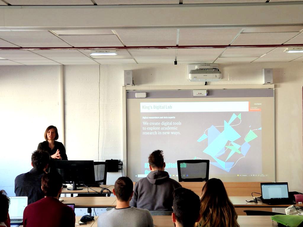 dills_univr's tweet image. ❄️ Iniziata la #𝗪𝗶𝗻𝘁𝗲𝗿𝗦𝗰𝗵𝗼𝗼𝗹 𝗶𝗻 #𝗗𝗶𝗴𝗶𝘁𝗮𝗹𝗛𝘂𝗺𝗮𝗻𝗶𝘁𝗶𝗲𝘀 stamane con Arianna Ciula del @KingsCollegeLon
“The contribution of an inclusive team of #ResearchSoftwareEngineers to #digitalproducts in the arts and humanities: the experience of @kingsdigitallab