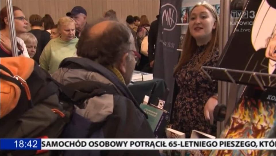 dorotaEf's tweet photo. Jak już być w tv, to z przytupem 🤣
#TwitteroweKsiazkary https://t.co/Z1yxmxdpnC