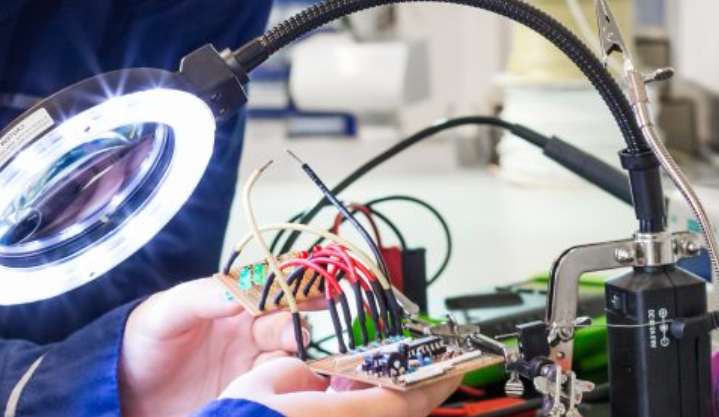 This Tomorrow’s Engineers Week #TEWeek22, learn more about the reasons to study Electronic Engineering – from the opportunity to develop innovative products to fantastic job prospects bit.ly/3omm2Qu