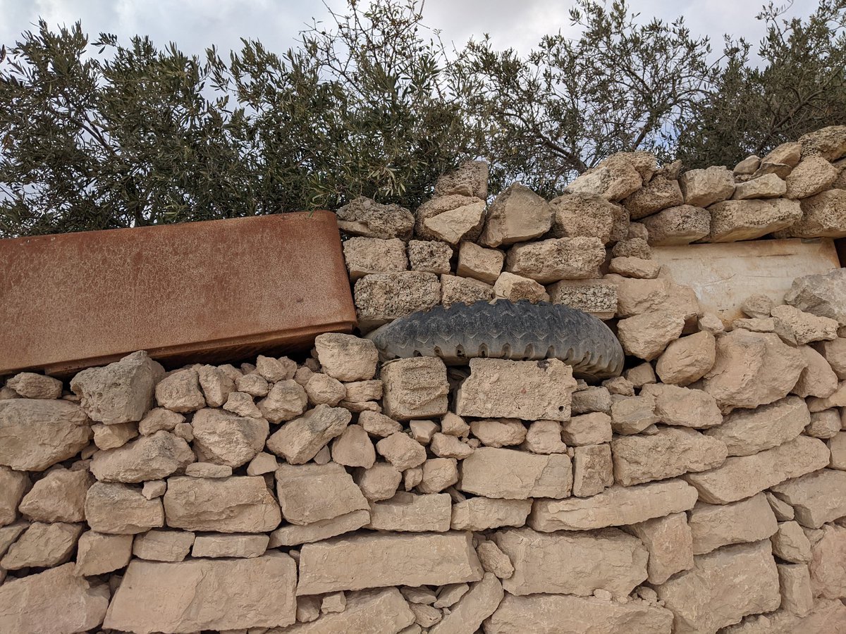 HelSingleton's tweet photo. Walls, doors and somewhere to sit in Hebron
#lookupmore
#walkeveryday https://t.co/Xs3cdHXq3Q