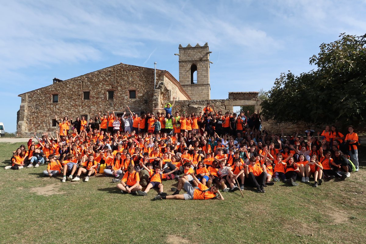 El 28 d'octubre l'institut Can record va portar a terme la clàssica Sortida de Cohesió, on tot el centre, alumnat i professorat fan una sortia plegats.
Aquest any vam fer una ruta d'uns 5 Kms a peu.