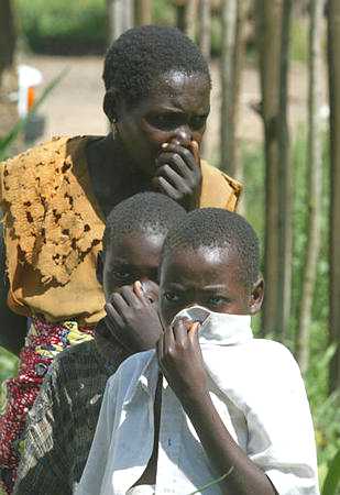 Ca sent mauvais à l'EST de la République Démocratique du Congo. L'odeur de la mort pollue l'atmosphère. Cela n'a que trop duré dans cette partie du pays. Tous derrière le Chef de l'Etat. Notre pays est déjà en guerre depuis plusieurs décennies.