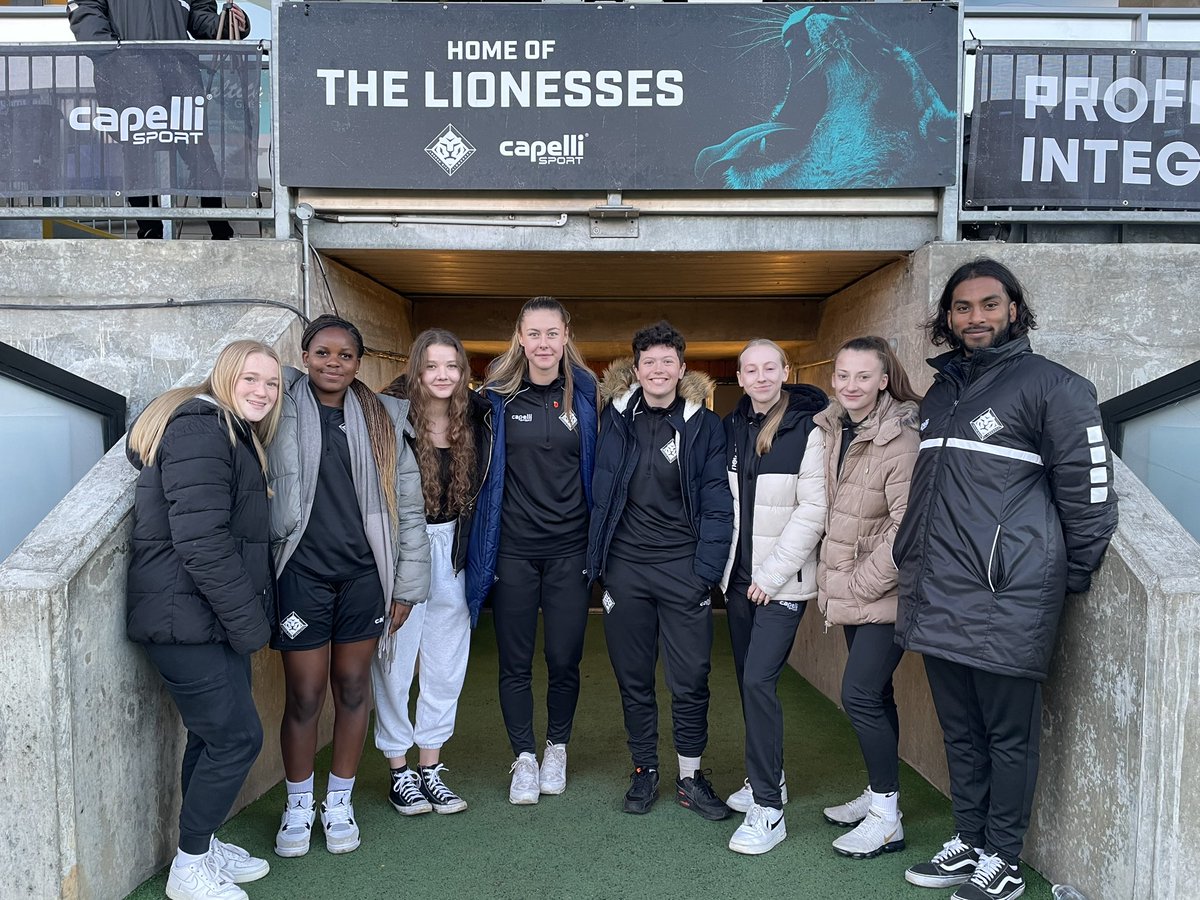 LC_Lionesses's tweet photo. 🤝One Club.
Yesterday the #YoungPride came out to support the first team through their victory against Birmingham City.
Thank you for the support, team! 💙 https://t.co/SKz6tj9Wij