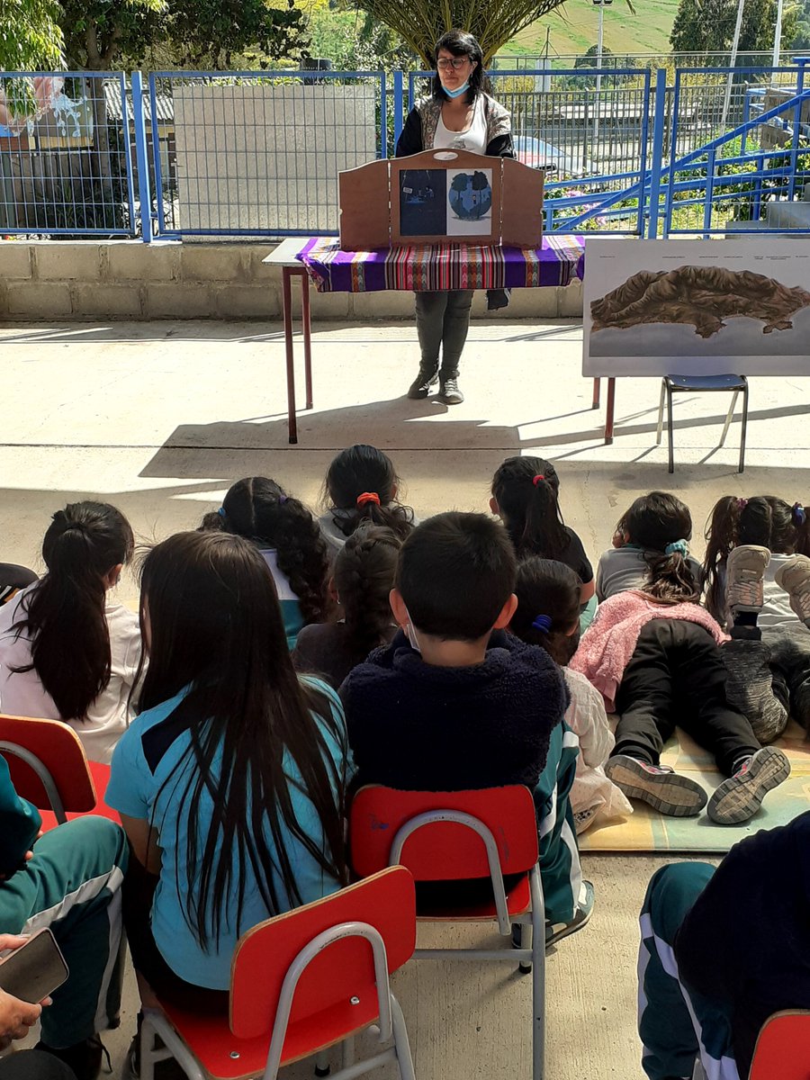 bosquesdemanta1's tweet photo. Con  niñas, niños y profesores de la Escuela Básica El Rincón de Puchuncaví. Una intensa y hermosa jornada, de cuenta cuento y actividades de reconocimiento de las especies del medio ambiente que aloja a la Escuela.

#Conocerparaconservar #escuelaelrincon #puchuncavi https://t.co/liN6uPXYt7